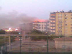 Diyarbakır'da yangın: Çatı katı kül oldu