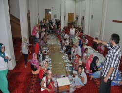 Kuran Kursu öğrencilerine anlamlı iftar