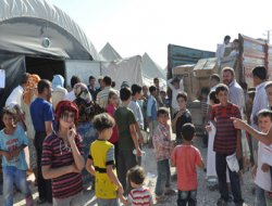 Suriyeli muhacirlere buzdolabı dağıtıldı