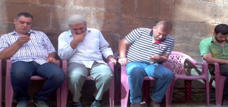 Diyadin Yılmaz, oğlunun taziyesine kelepçeli getirildi