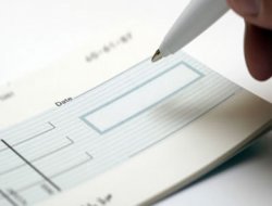 Çalıntı çekle 2 bin 600 Euro şekerleme aldı