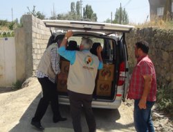 Avrupa Yetim-Der Doğubayazıt'ta fakirleri sevindirdi