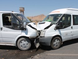 Kızıltepe'de trafik kazası: 2 yaralı