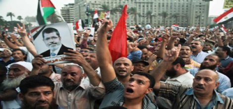 Mısır'da halk ayakta, ordu müdahale ediyor