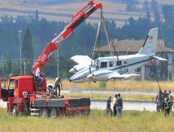 Esenboğa'da bir uçak gövde üzerine indi