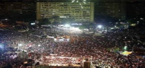 Mısır'da yüzbinler katliamı protesto etti