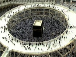 Çelik halkada tavaf