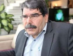 Salih Müslim: Ankara istedi sınırdaki bayrağı indirttim