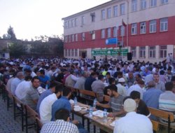 Ergani HÜDA PAR'dan bin kişilik iftar yemeği
