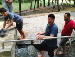 İtalya'da Müslüman gençlerden şifalı suya rağbet