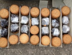 Bisküvilerin içinden afyon sakızı çıktı