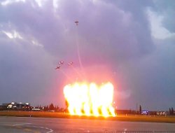 Gösteride uçaklar havaalanını bombaladı