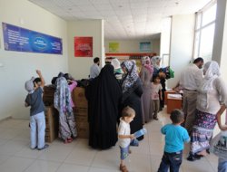 Umut-Der her gün 30 aileye giyim yardımı yapıyor