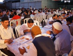 Mersin Mustazaflar Cemiyeti iftarda halk ile buluştu