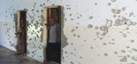 PYD ile Nusra arasındaki çatışmalarda  evler delik deşik olmuş