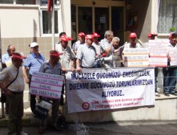 Bursa'da İŞKUR önünde oturma eylemi