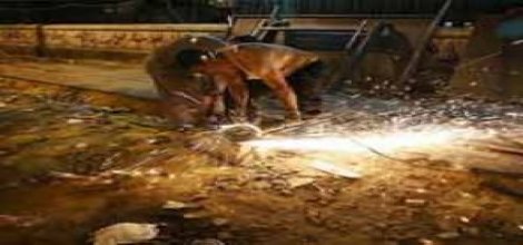 Mısır'da göstericilerden demir kalkan