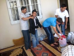 Yar Der bayram öncesi fakir aileleri sevindirdi