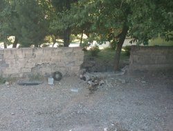 Hızını alamayan araç çocuklara çarptı