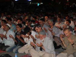 Diyarbakırlılar Kadir Gecesini Şeyh Said Meydanı'nda ihya etti