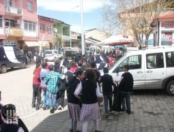 Belediye Çalışanları ile Öğrenciler Çöp Topladı