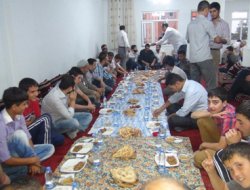 Umut Der 400 kişiye iftar yemeği verdi