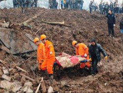 Çin'de toprak kayması: 8 ölü