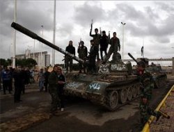 Suriye'de muhalifler askeri havaalanının kontrolünü ele geçirdi