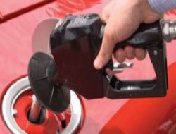 Benzinde İndirim Bayramdan Sonraya Kaldı