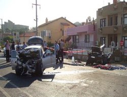 İzmir'de feci kaza: 5 ölü, 7 yaralı