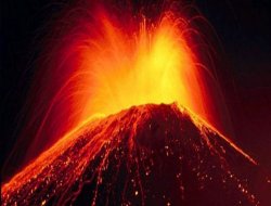 Endonezya`da yanardağ patladı