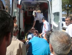 Silahla hatıra fotoğrafı çekerken kendini vurdu