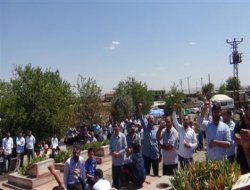 Çınar Karacadağ şehitlikleri bayramda ziyaretçi akınına uğradı