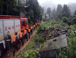 Çin'de 6,1 büyüklüğünde deprem