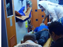 Motosikletin çarptığı genç yaralandı