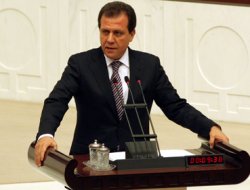 Mersin'de bir gemide bulunan silahlar TBMM'ye taşındı