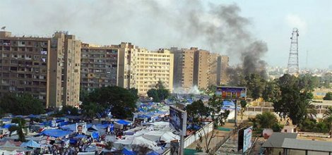 Mısır'da halk sokağa çıkma yasağına uymadı