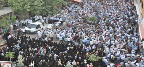 Batman Mısır halkı için ayakta