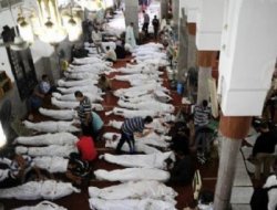 Gazze alimleri Mısır'daki katliamı protesto etti