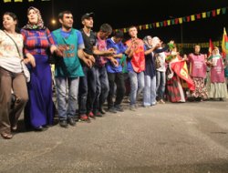 "Rojava'da katliam var" dediler, halay çektiler