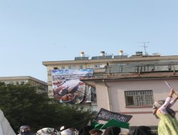 Mısır mitingine dev pankartla destek