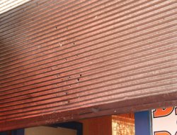 Çocuğun bulduğu bomba elinde patladı