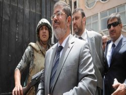 Mursi`nin tutukluluğuna ek 15 gün daha