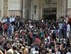 Camiye sığınan gösterticiler tutuklandı