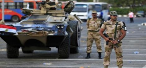 Gösterilere karşı Kahire'de tüm meydanlar kapatıldı