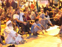 Adana'da Adeviyye nöbeti devam ediyor