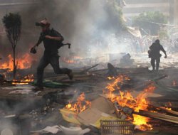 Darbeci gazetecileri darbeciler vurdu