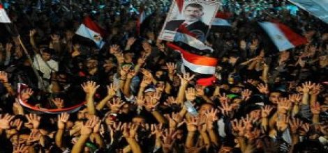 Darbe karşıtları sokağa çıkma yasağını deldi