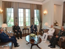 Komutanlardan Gül'e veda ziyareti