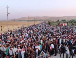 Suriyeli Kürt Mülteciler Irak`ta 50 Derece Sıcak Altında